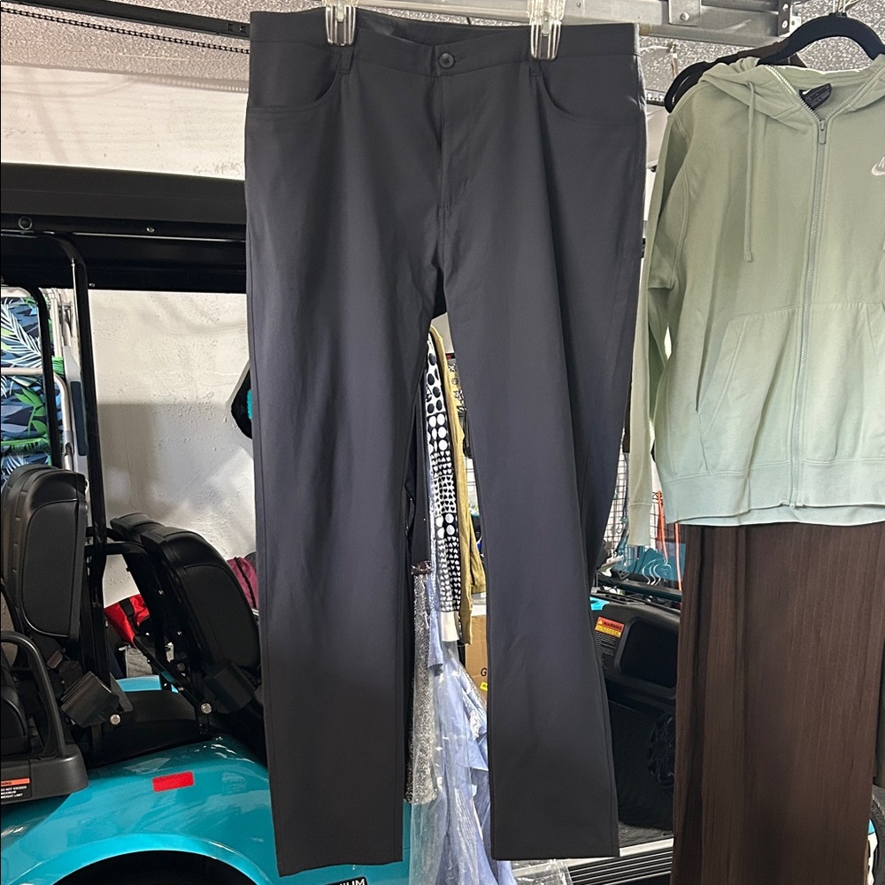 EUC Men's Vuori Gray Pants